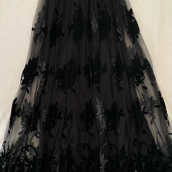 Dress for proms, weddings, or elegant event. - Picture 4 of 4